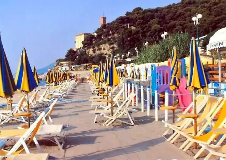 Frontemare Mozzafiato Apartment Borghetto Santo Spirito 0*,  Italy